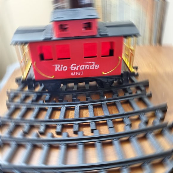 G-Scale Rio Grande Caboose #4067 & six (6) Track Lengths by Scientific Toys Ltd. - Picture 1 of 9